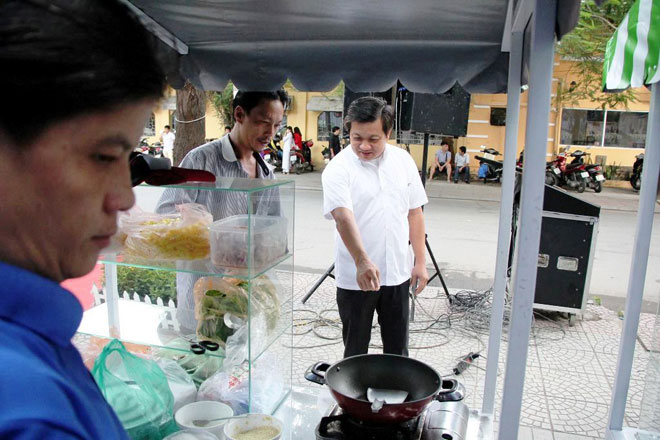 ẩm-thực-hàng-rong-quận-1-tây-ninh24h (4).jpg