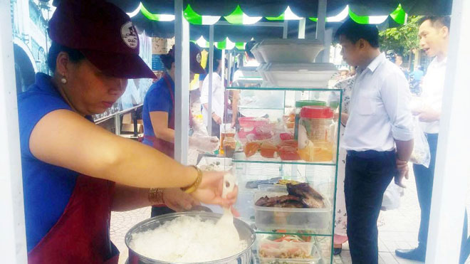 ẩm-thực-hàng-rong-quận-1-tây-ninh24h (6).jpg