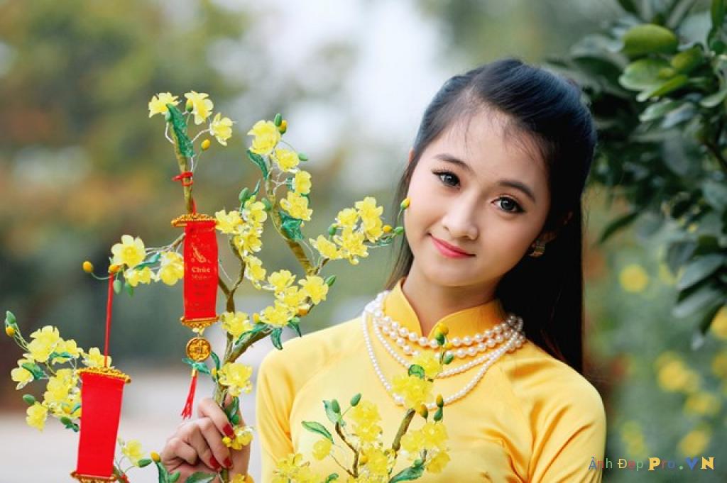 anh-hot-girl-thu-phuong-don-nang-xuan-trong-bo-ao-dai1-1024x768-1413857727.jpg
