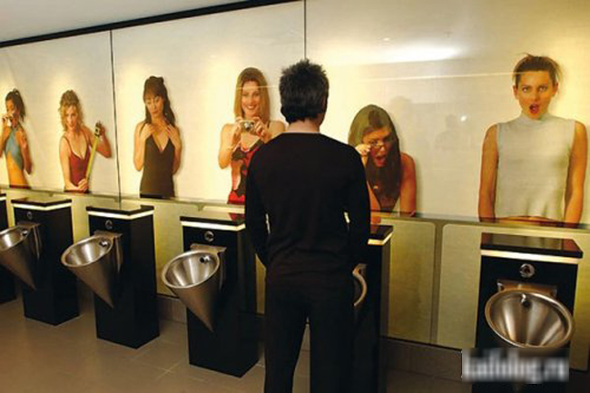 Bộ sưu tập WC quái dị nhất hành tinh.jpg