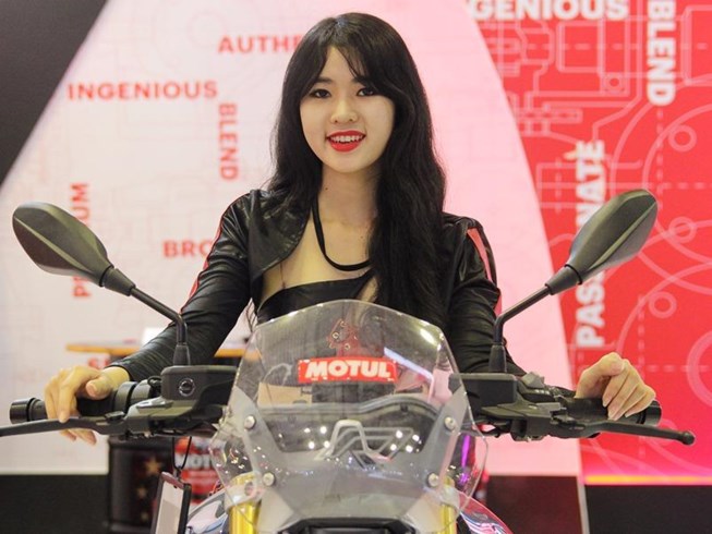 Ngắm dàn người đẹp nóng bỏng ở Motorcycle Show 2017