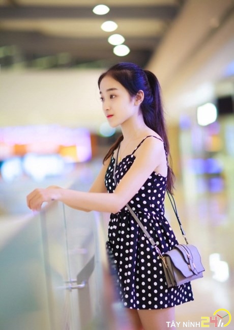 Hot-girl-cung-Bo-Cap-hut-hon-dan-mang-TQ (11).jpg