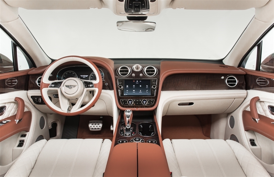 ngam-chiec-bentley-bentayga-dat-nhat-duoc-nu-hoang-anh-dat-hang (1).jpg