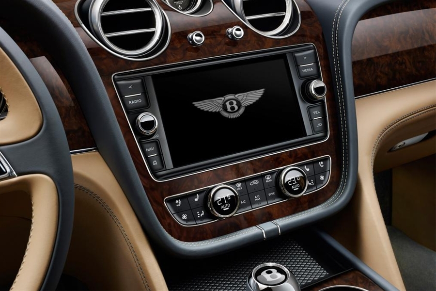 ngam-chiec-bentley-bentayga-dat-nhat-duoc-nu-hoang-anh-dat-hang (7).jpg