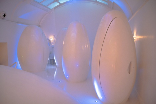 Nhà vệ sinh hình quả trứng, Anh.jpg