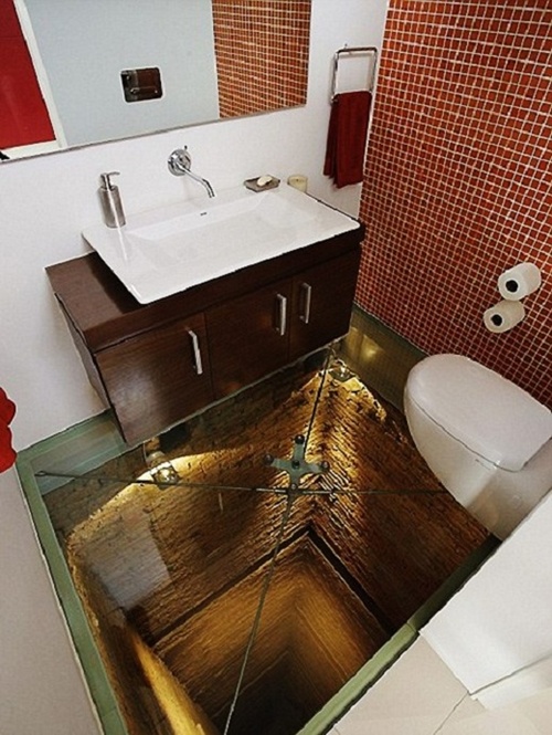 Nhà vệ sinh không đáy, Mexico.jpg