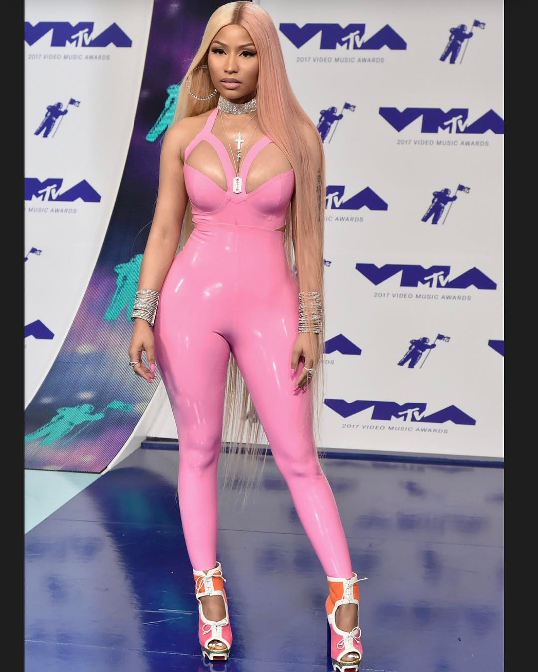 những-bộ-cánh-sexy-không-thở-nổi-tây-ninh-24h (8).jpg